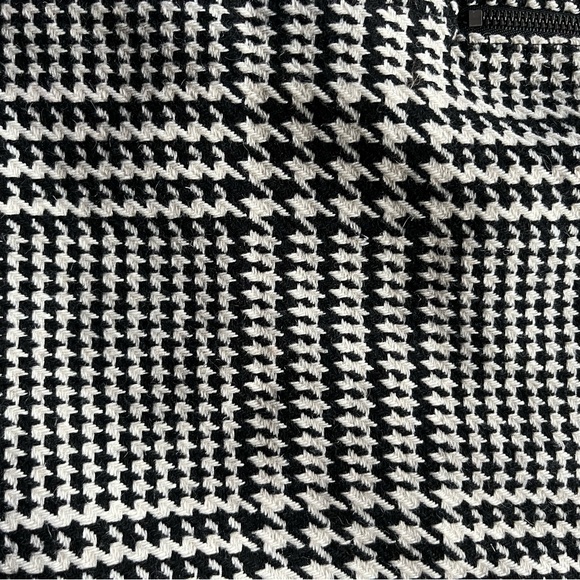 Cute Skirt, great for holiday parties! - Picture 2 of 4